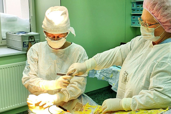 Другой мир. Операционная медсестра Сургутской травмбольницы рассказала о своём знакомстве с оперблоком и 40-летней работе