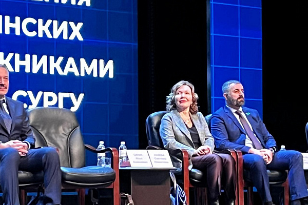 Звали на работу и в ординатуру. Руководители медицинских организаций Сургута встретились с выпускниками-медиками