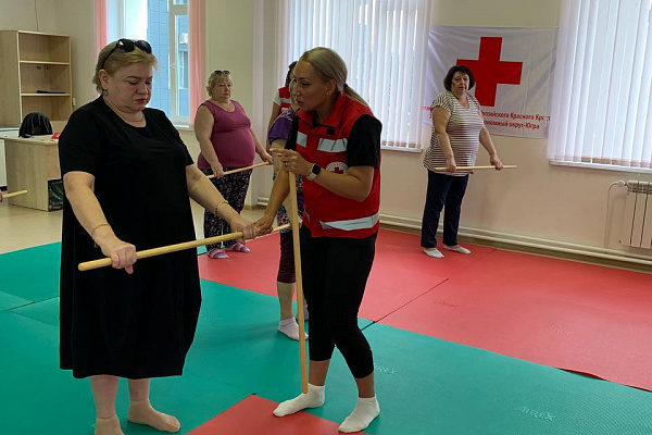 По программе «Красного креста» наши специалисты медицинской реабилитации помогают восстанавливаться сургутянам, переболевшим COVID-19