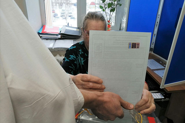 Пациенты Сургутской травмбольницы проголосовали на Выборах Президента РФ в условиях стационара