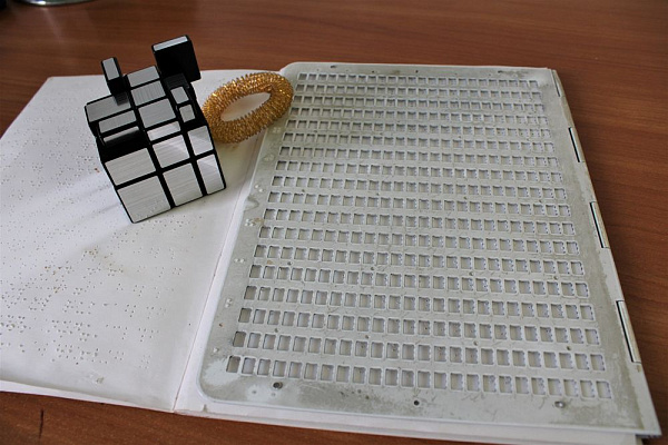 Видят руками. Накануне международного Дня белой трости незрячие массажисты рассказали о своей работе в Сургутской травмбольнице