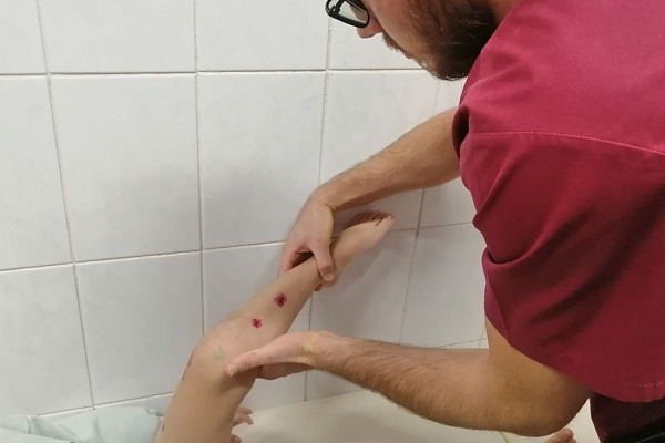 Радует врачей и родителей. 6-летний ребенок, повредивший ногу на карусели, выписан из стационара и наблюдается амбулаторно