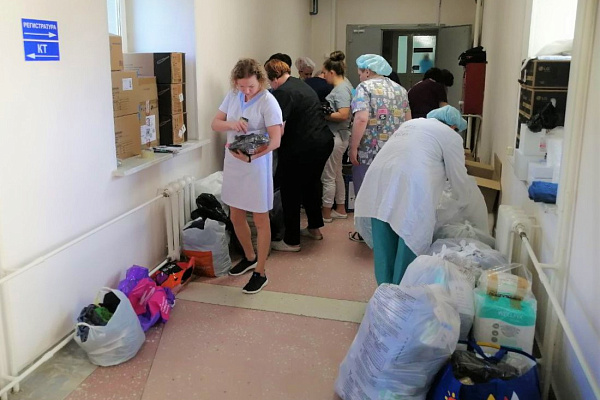 Более 250 килограммов гуманитарного груза отправится в зону проведения СВО из Сургутской травмбольницы 