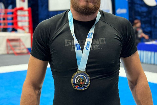 Утром – за операционным столом, вечером – на татами. Врач Сургутской травмбольницы стал 4-кратным чемпионом Югры по грэпплингу