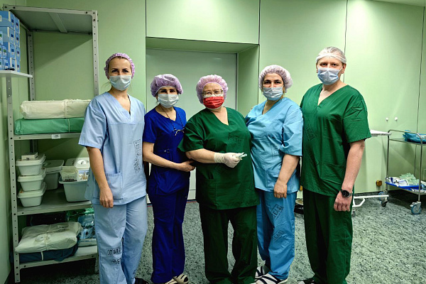 Другой мир. Операционная медсестра Сургутской травмбольницы рассказала о своём знакомстве с оперблоком и 40-летней работе