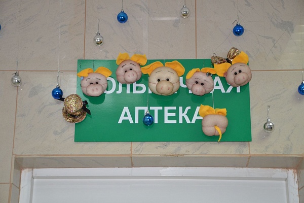 Новогодняя мозаика! В Травмбольнице подвели итоги конкурса на лучшее праздничное оформление подразделений учреждения