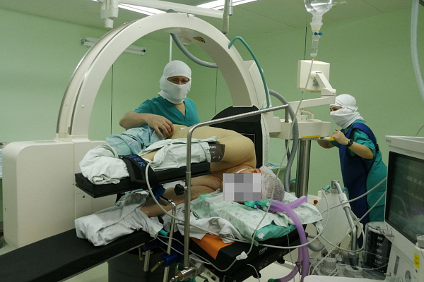 Удобны для хирургов, безопасны для пациентов. Современные операционные столы с хирургическим оборудованием в комплекте поступили в Сургутскую травмбольницу