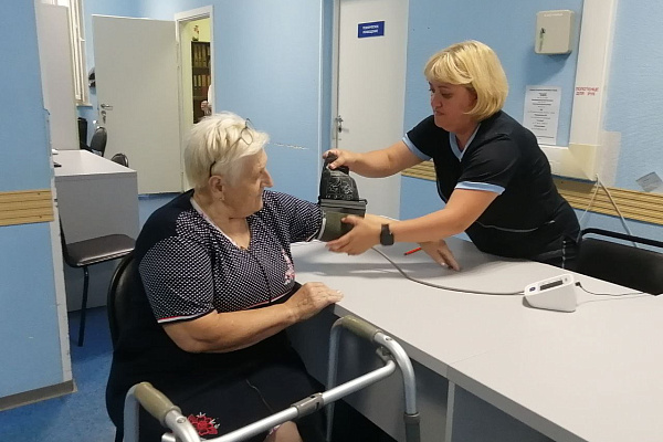 В Сургутскую травмбольницу из г. Енакиево (ДНР) доставлена очередная пациентка с показаниями к эндопротезированию сустава