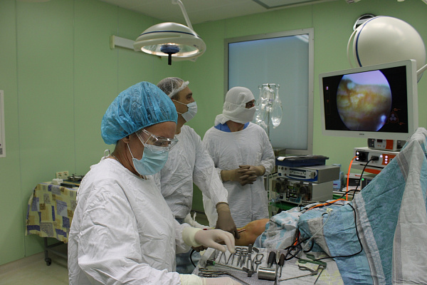 Выносливые, уравновешенные, многозадачные. Хозяйки операционных отмечают профессиональный праздник