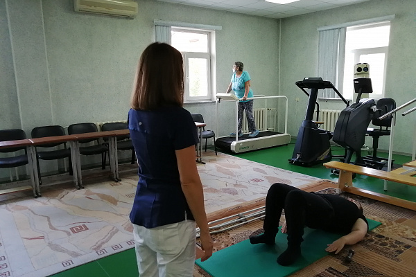 Лечат движением. В День физкультурника – о роли инструкторов-методистов ЛФК в медицинской реабилитации