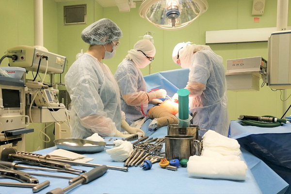 Более 177 тысяч приёмов и 6 тысяч операций в год. 20 мая у травматологов-ортопедов профессиональный праздник