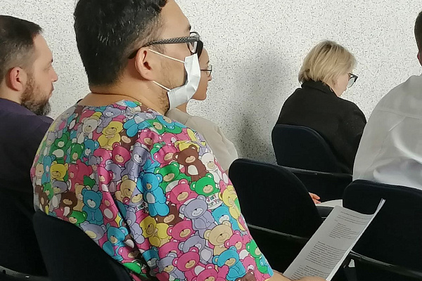 К Международному дню защиты детей в Сургутской травмбольнице приурочили окружную нейрохирургическую конференцию