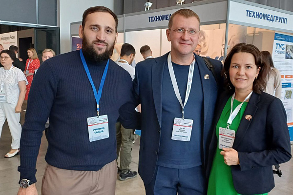 Главного детского нейрохирурга Югры и УрФО Елену Богословскую наградили на Х всероссийском съезде нейрохирургов