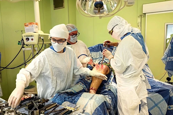 В Сургутской травмбольнице впервые выполнили эндопротезирование коленного сустава с установкой 3D-импланта