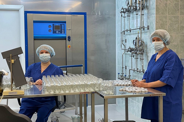 Слаженный коллектив и собственное производство. В День фармацевтического работника России – о роли внутрибольничной аптеки и её сотрудников