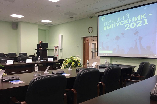 Лучший выпускник СурГУ-2021 хочет стать нейрохирургом. От Сургутской травмбольницы он получил направление в клинику Бурденко