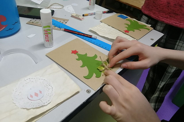 Здоровья, счастья и наушники. Пациенты детских отделений Сургутской травмбольницы написали письмо Деду Морозу