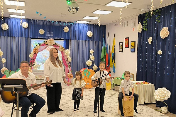 Про любовь и семейное счастье. В Сургутской травмбольнице проходит фотовыставка "Югра многодетная"