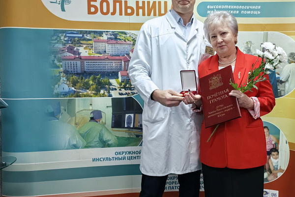 В честь 95-летия Югры сотрудники Сургутской травмбольницы награждены за многолетний труд на благо округа