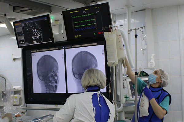 Укрощающие боль. Поздравления с днём анестезиолога-реаниматолога сегодня принимают более 150-ти врачей и медсестёр травмбольницы