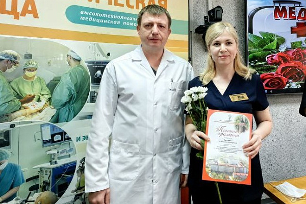 В Сургутской травмбольнице пздравили медицинских сестёр с профессиональным праздником