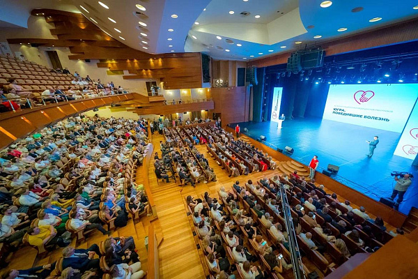 В преддверии Дня медика сотрудники и пациенты Сургутской травмбольницы приняли участие в окружном форуме «Югра. Победившие болезнь»