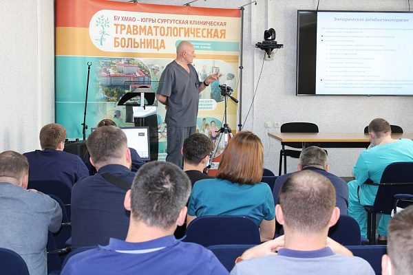 Срочно в операционную! Опыт спасения пациентов с политравмой представлен на окружной научной конференции в Сургутской травмбольнице