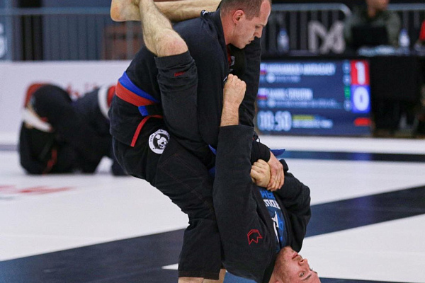 Утром – за операционным столом, вечером – на татами. Врач Сургутской травмбольницы стал 4-кратным чемпионом Югры по грэпплингу