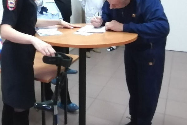 В новый год – с новым гражданством. Пациентам из Макеевки вручили российские паспорта