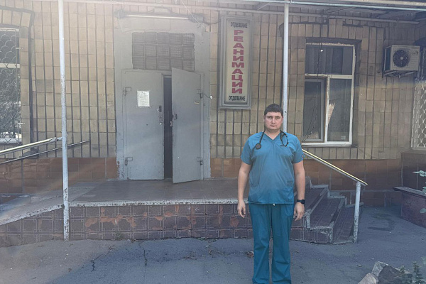 Экстренный режим, экстремальные условия. Врач Сургутской травмбольницы помогает обеспечивать доступность медицинской помощи жителям Макеевки