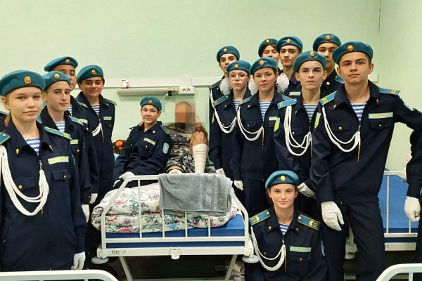 Сургутская травмбольница стала площадкой по патриотическому воспитанию школьников
