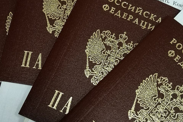 В новый год – с новым гражданством. Пациентам из Макеевки вручили российские паспорта