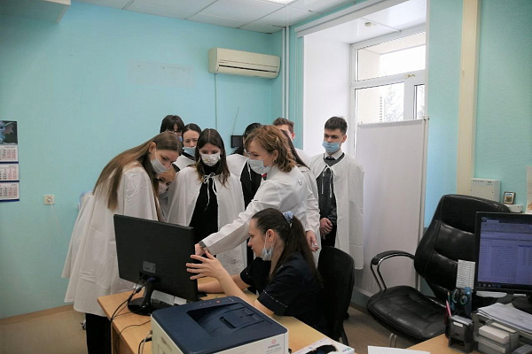 Каникулы - время найти себя. По запросу школьников проводим очередную серию профориентационных экскурсий