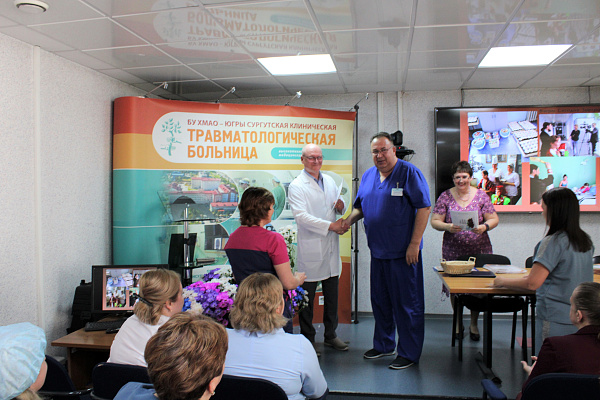 Всем причастным к сохранению здоровья и жизни людей! Более 250-ти наград сегодня вручены сотрудникам травмбольницы по случаю Дня медработника