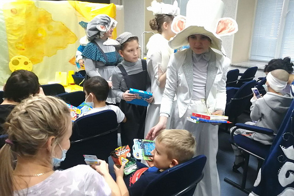 Больничные гастроли. Со спектаклем и развлекательной программой у нас побывала детская театральная студия  