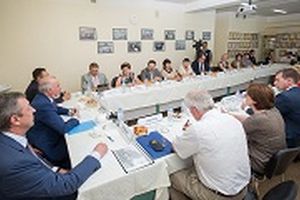 Глава города Вадим Шувалов обсудил проблемы здравоохранения с руководителями сургутских медучреждений