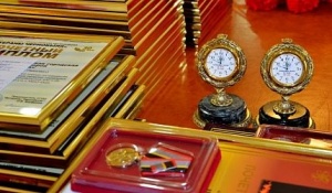 Врачи Сургутской клинической травматологической больницы награждены почетными знаками