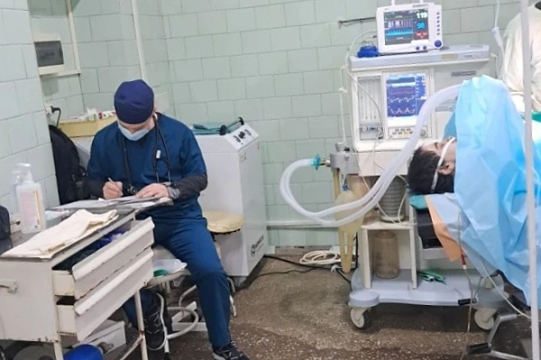 Анестезиолог‑реаниматолог Сургутской травмбольницы вернулся из второй командировки в Макеевку