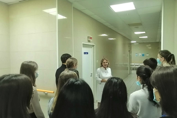Более 120 школьников посетят Сургутскую травмбольницу в рамках федерального проекта «Билет в будущее»
