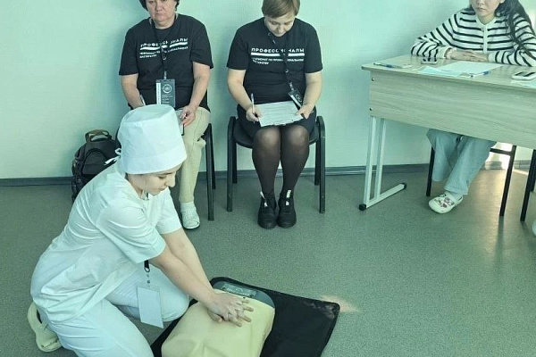10 медицинских сестёр Сургутской травматологической больницы работают индустриальными экспертами на чемпионате «Профессионалы‑2026» 