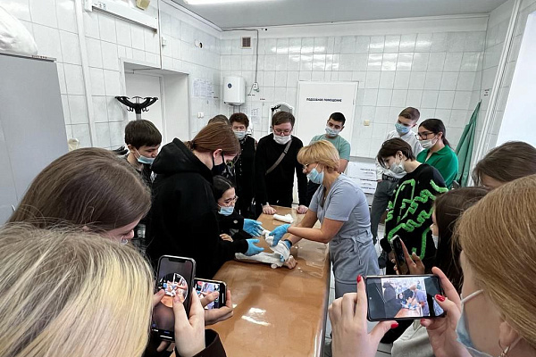 «Билет в будущее». Сургутская  травмбольница  подключилась к всероссийскому проекту по профориентации детей и подростков