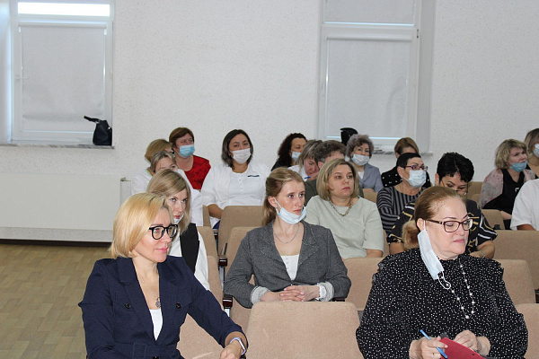 Вопросы пищевой безопасности в больницах стали основным предметом обсуждений на конференции окружной диетологической службы