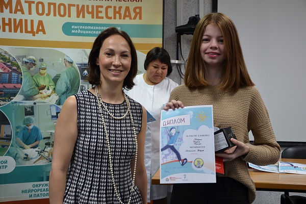 «Мы знаем правила дорожного движения!» В Травмбольнице подвели итоги детского конкурса рисунков «Добрая дорога домой»