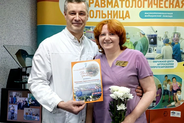 В Сургутской травмбольнице поздравили сестринский коллектив с Международным днём медицинской сестры