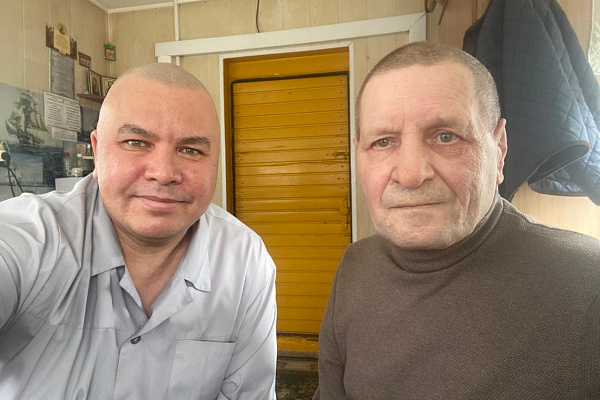 Его хватало на три больницы и санавиацию! Поздравления с профессиональным праздником принимает один из первых анестезиологов-реаниматологов Сургута В. Павлов
