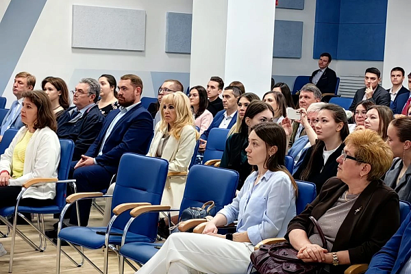 Сотрудница Сургутской травмбольницы - в числе победителей городского конкурса по оказанию первой помощи на производстве