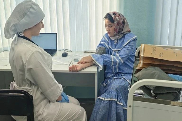 10 медицинских сестёр Сургутской травматологической больницы работают индустриальными экспертами на чемпионате «Профессионалы‑2026» 