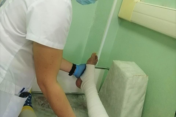 За профессионализм и чуткое отношение к пациентам. Благодарность травматологу-ортопеду Дамиру Кагарманову и инструктору ЛФК Ольге Ляшенко