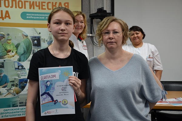 «Мы знаем правила дорожного движения!» В Травмбольнице подвели итоги детского конкурса рисунков «Добрая дорога домой»